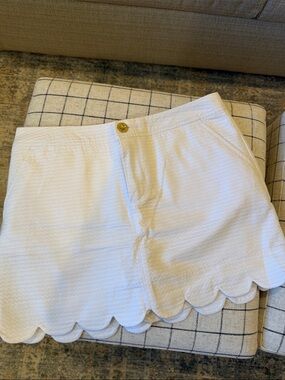Lilly Pulitzer White Scalloped Hem Skirt Skort. Excellent condition.
